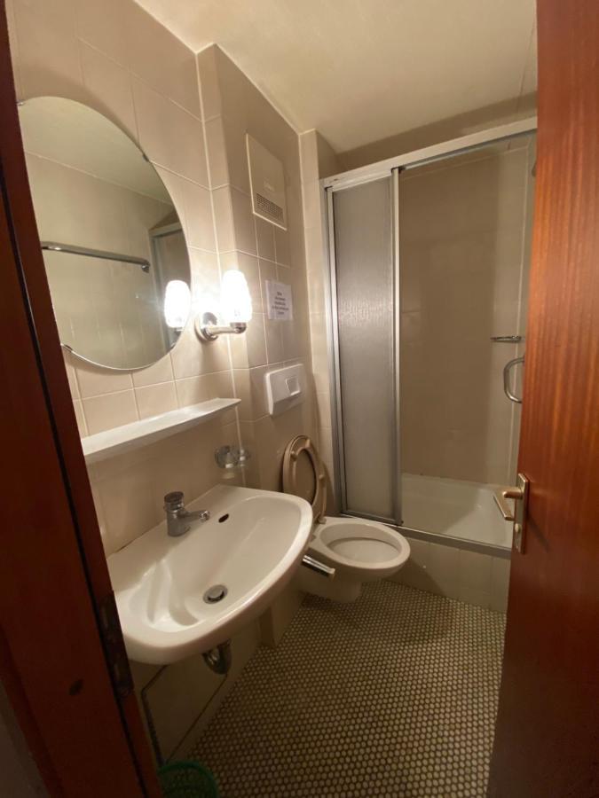 Hotel Flora バート・ヴェリスホーフェン エクステリア 写真